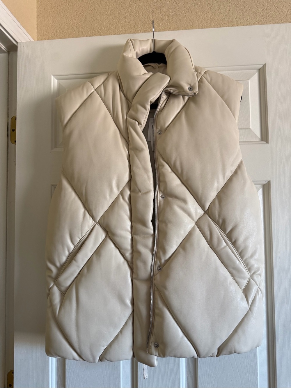 Abercrombie Women's Cream Quilted Puffer vegan leather vest